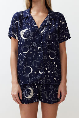 Trendyolmilla Lacivert Galaksi Desenli Viskon Sortlu Dokuma Pijama Tak?m? THMSS24PT00297  фото 4