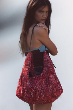 BOLSO SHOPPER TEJIDO / Rojo
