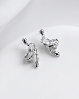 Стильные серьги