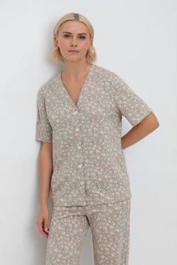 Е 20153/пыльно-оливковый,полевые цветы пижама жен