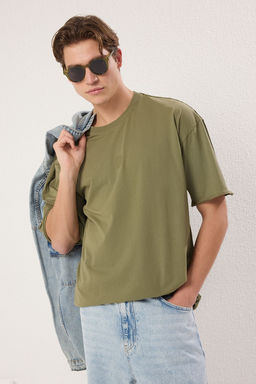 Trendyolmilla Man Haki Oversize/Genis Kesim Eskitme/Y?kama Gorunumlu %100 Pamuklu T-Shirt TMNSS25TS00077