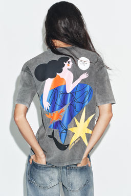 CAMISETA EFECTO LAVADO ESTAMPADO AGUSTINA SHUAN / Gris - Zara фото 2