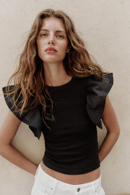 CAMISETA COMBINADA RIB VOLANTES / Negro