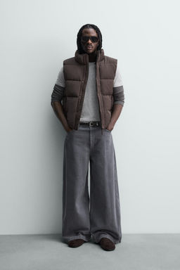 CHALECO ACOLCHADO CROPPED FIT / Marr?n