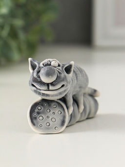 Сувенир "Кот лежит на колбасе" 4,2 см