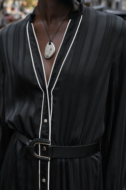 PLEATED MIDI DRESS WITH CONTRAST PIPING BELT - Zara фото 10