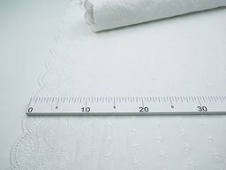 Шитье "Цветочки с ажурной каймой" цв.молочно-белый, ш.1.33м, хлопок-100%, батист, 80гр/м.кв