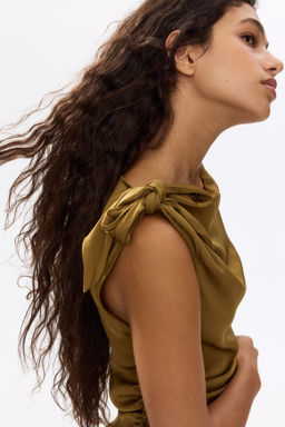 Top asim?trico con lazada - H&m фото 10