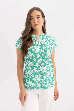 Футболка с короткими рукавами и вырезом крючком с рисунком