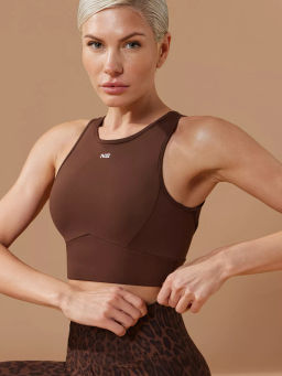 *Коричневый топ-бра с открытой спиной