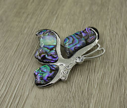 Брошь "Бабочка" перламутр гелиотис