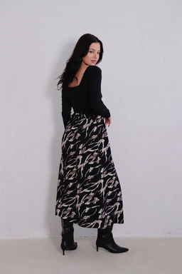 11374 Юбка А-силуэта чёрная с принтом - Martichelli фото 10