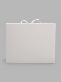 Цена за 5 шт. Коробка самосборная с лентой, 25×20×5 см, белая