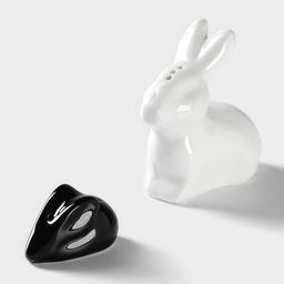 Набор фарфоровый для специй на бамбуковой подставке BellaTenero Зайцы, 3 предмета: солонка 50 мл, перечница 20 мл, подставка, цвет белый и чёрный  фото 5