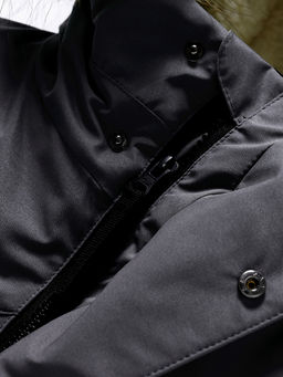 Куртка парка зимняя подростковая для мальчика с капюшоном и мехом черного цвета 9447Ch