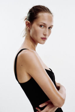 TOP ESCOTE CORAZ?N BOTONES / Negro - Zara фото 4