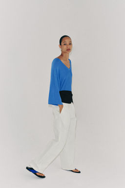 TOP PUNTO FLUIDO ESCOTE PICO / Azul?n