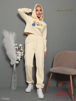 Женский спортивный костюм