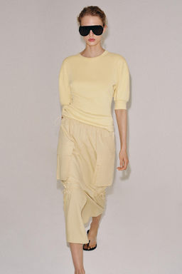 CAMISETA RIB MANGA VOLUMEN / Amarillo medio