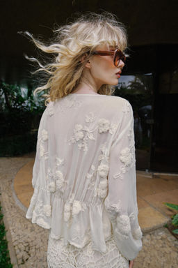 BLUSA SEMITRANSPARENTE BORDADOS / Beige claro - Zara фото 5