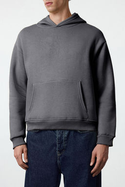 Antrasit Oversize/Genis Kesim S?rt? Nak?s Detayl? Kapusonlu Sweatshirt TMNAW25SW00142