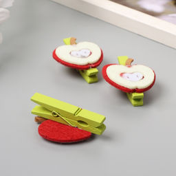 Цена за 2 шт. Декор для творчества дерево, фетр «Прищепка. Половинка яблока», набор 3 шт., 1.3×3.5×4.8 см