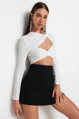 Trendyolmilla Siyah Crop Astarl? Pencere/Cut Out Detayl? Bluz TPRAW23BZ00030  фото 2