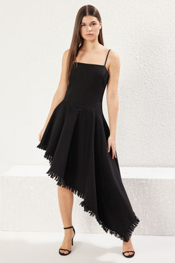 Siyah Etek Ucu Puskullu Volanl? Asimetrik Ask?l? Midi Denim Elbise TWOSS25EL00511