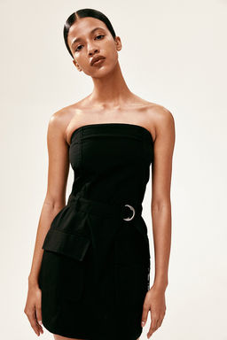 Vestido cargo con escote bandeau