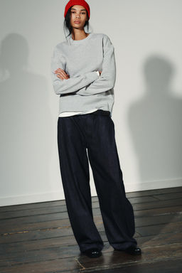 CONTRAST PLUSH SWEATSHIRT