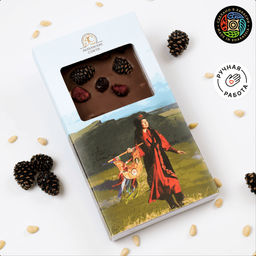 Шоколад Молочный с сосновыми шишками, цельным кедровым орехом и цукатом клюквы