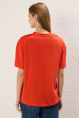 TRENDYOLMILLA Siyah %100 Pamuk Nak?sl? Oversize/Genis Kal?p Bisiklet Yaka Orme T-Shirt TWOSS24TS00102 фото 18