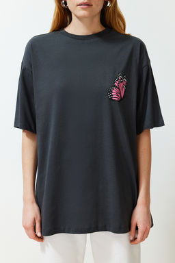 Antrasit On ve Arka Bask?l? Oversize/Genis Kal?p Bisiklet Yaka Orme T-Shirt TWOSS24TS00119