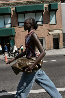 ASYMMETRIC PRINTED HALTER TOP - Zara фото 5