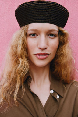 GORRO LISO CASQUETE / Marr?n