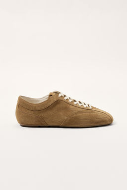 LEATHER TRAINERS LIMITED EDITION