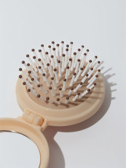 Расчёска массажная «Капибара», складная, с зеркалом, d=6.5 см, бежевая