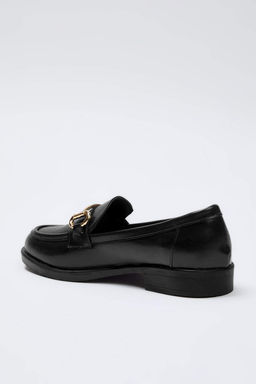 Siyah Metal Aksesuar Detayl? Kad?n Loafer Ayakkab? TAKAW26LA00007