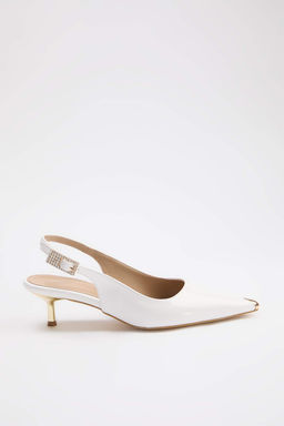 Beyaz Alt?n Galvaniz Detayl? 5 cm Kad?n Klasik Topuklu Ayakkab? TAKSS26TO00074