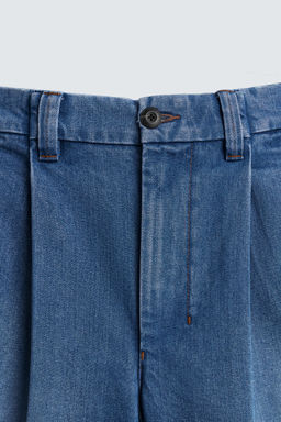 BERMUDA DENIM RELAXED FIT PLIEGUES / Azul