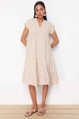 Tas Duz Genis Kesim V Yaka Etegi Volanl? Aerobin Dokuma ElbiseTWOSS24EL01031