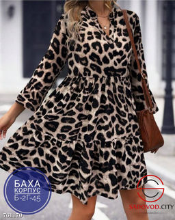 Женское платье с леопардовым принтом