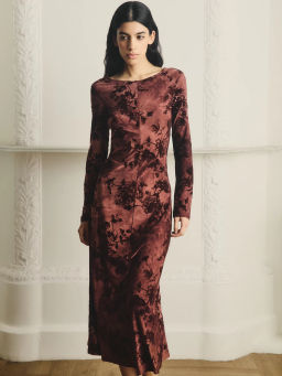 Трикотажное платье приталенного силуэта / Zarina