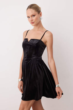 Siyah Duz Dugmeli Orme Kadife K?sa / Mini Astars?z Kokteyl Elbise TPRAW26EL00028 - Trendyolmilla фото 2