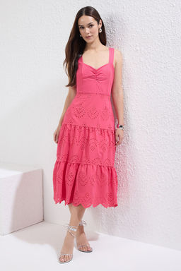 TRENDYOLMILLA Beyaz Belden Ac?lan Midi Astarl? Brode Dokuma Elbise TWOSS23EL00156 фото 10