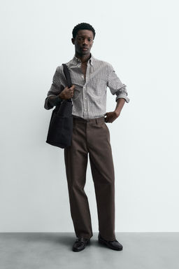 CAMISA REGULAR FIT ALGOD?N / Marr?n / Crudo