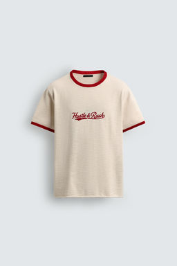 CAMISETA PUNTO CONTRASTE TEXTO / Crudo