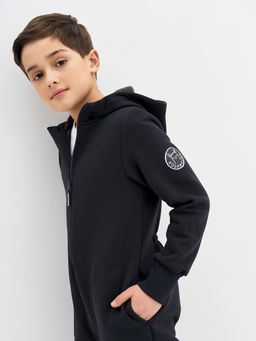 Черный комбинезон с наколенниками для мальчика