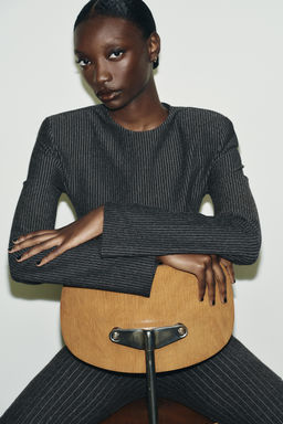 TOP WITH SHOULDER PADS AND PINSTRIPE - Zara фото 3