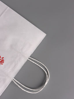 Пакет бумажный подарочный, «С 8 марта Цветочек», белый, 24×14×28 см